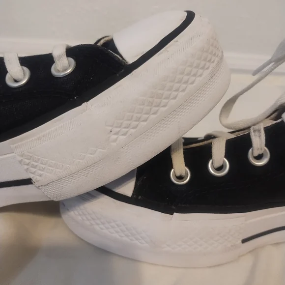 Converse Used - Converse Womens Chuck Taylor All Star Lift ,Black, size 5 - Picture 2 of 14